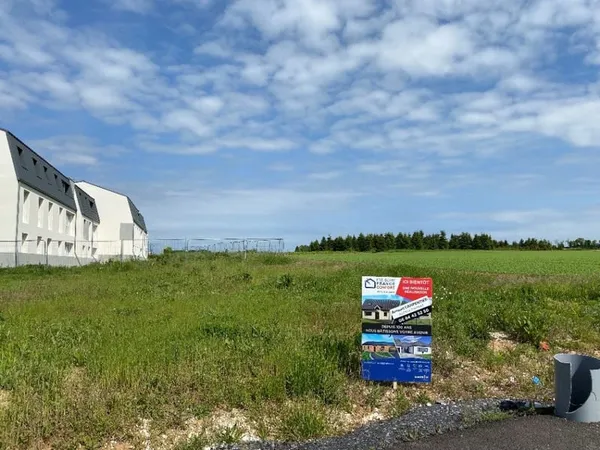 Terrain 644 m²