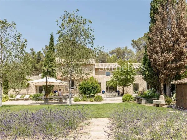 Maison 6 pièces 250 m²