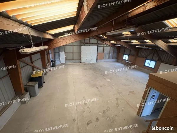Local d'activité 156 m²