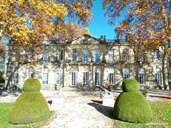 Château du XVIIIe Siècle avec dépendances