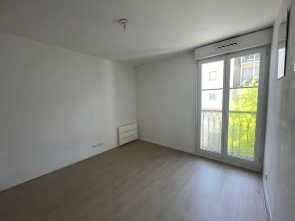 2 PIECES - RUE DE L'EMBARCADÈRE