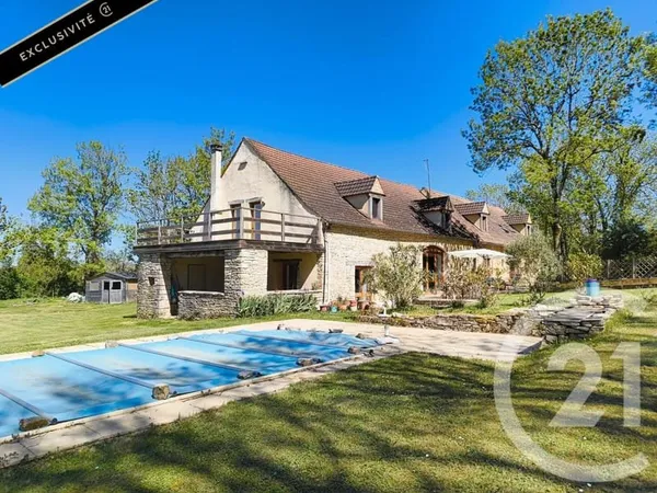 Maison 7 pièces 233 m²