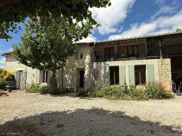 Maison de Caractère avec 5 Chambres Avec Terrain, 6 Minutes