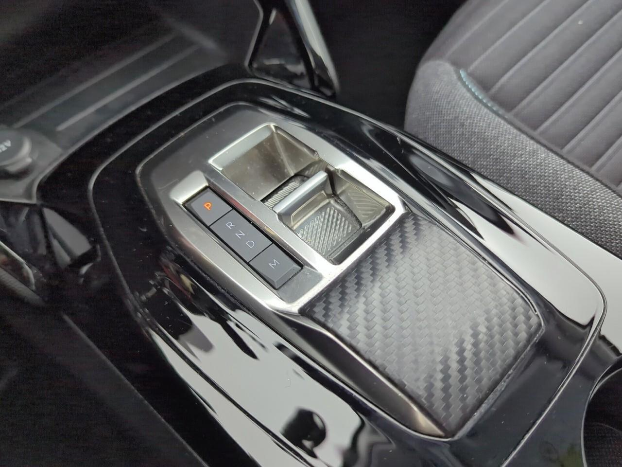 Peugeot 2008 puretech 130 s&s eat8 style — photo 28