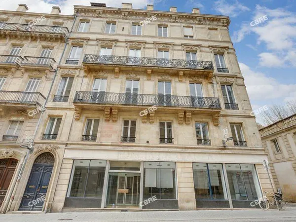 Bureaux 826 m²