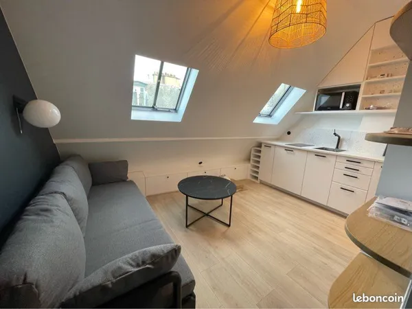 Studio meublé 15 m2 rue Roy 75008 Paris (St Augustin)