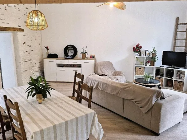 Maison pierre et 110 m² d'atelier et dépendances