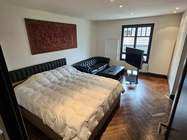 Chambre + SDB WC dans grande villa équipée