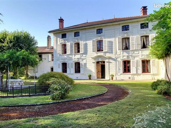 Propriété 8 pièces 307 m²