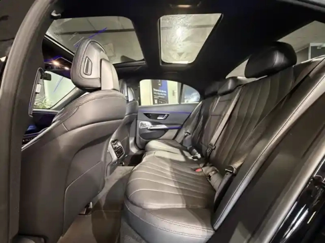 Mercedes Classe E berline 200 d amg line am — photo 7