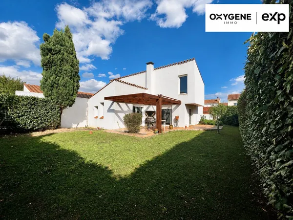 VILLA TRADITIONNELLE D'ARCHITECTE - 143 m²
