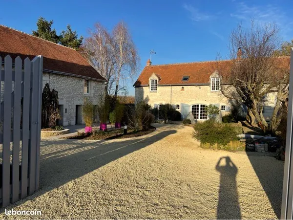 Magnifique propriété de caractère avec piscine chauffée, dépendances et terrain de 3 260 m²