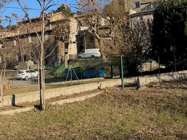 Terrain 878 m²