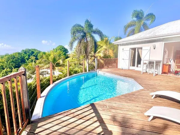 Jolie villa avec piscine - Vue montagne à Petit-Bourg