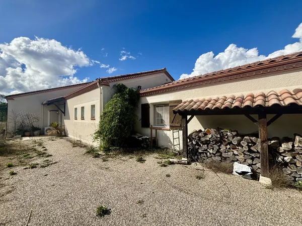 Magnifique villa avec vue dominante dans le Lot