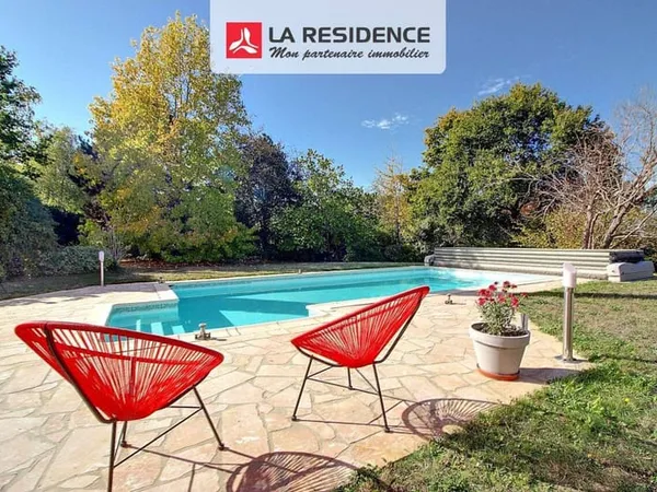 Maison 11 pièces 270 m²