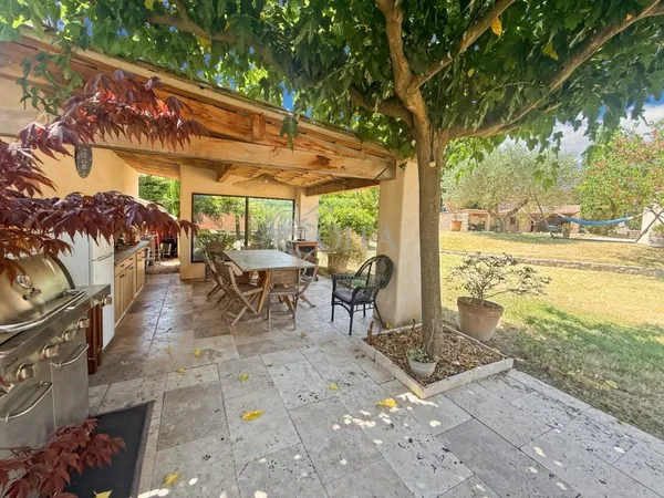 Uzès à pied, Villa Contemporaine avec vue dégagée sur 1600m?
