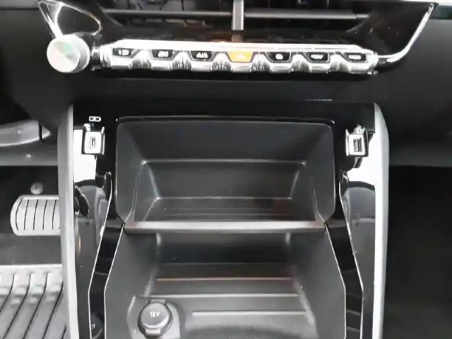 Peugeot 208 puretech 100 s&amp;s eat8 — photo 16