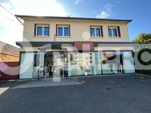 Local commercial 304 m²
