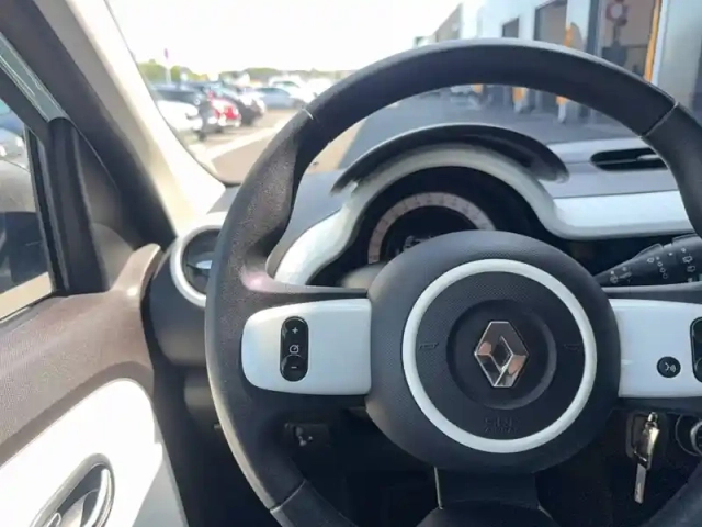 Renault Twingo iii e-tech — photo 32