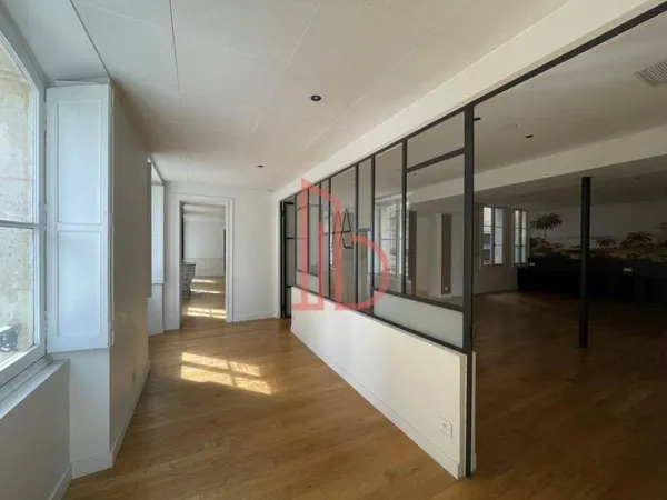 Bureaux 187 m²