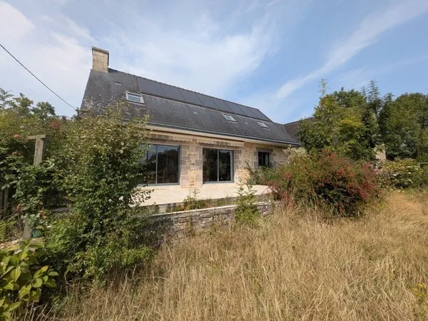 SAINT CARADEC TREGOMEL ENSEMBLE DE 4 LONGERES DE 438M² ENVIRON SUR PARCELLE DE 4400M² AVEC PUITS