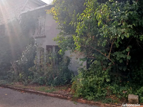 Maison mitoyenne avec terrain 88m2 à réhabiliter entièrement