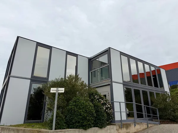 Local professionnel 382 m²