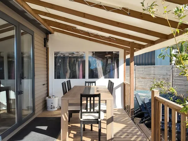 Mobil-home 43 m² avec 2 chambres sur un terrain privé et clos de 305 m²