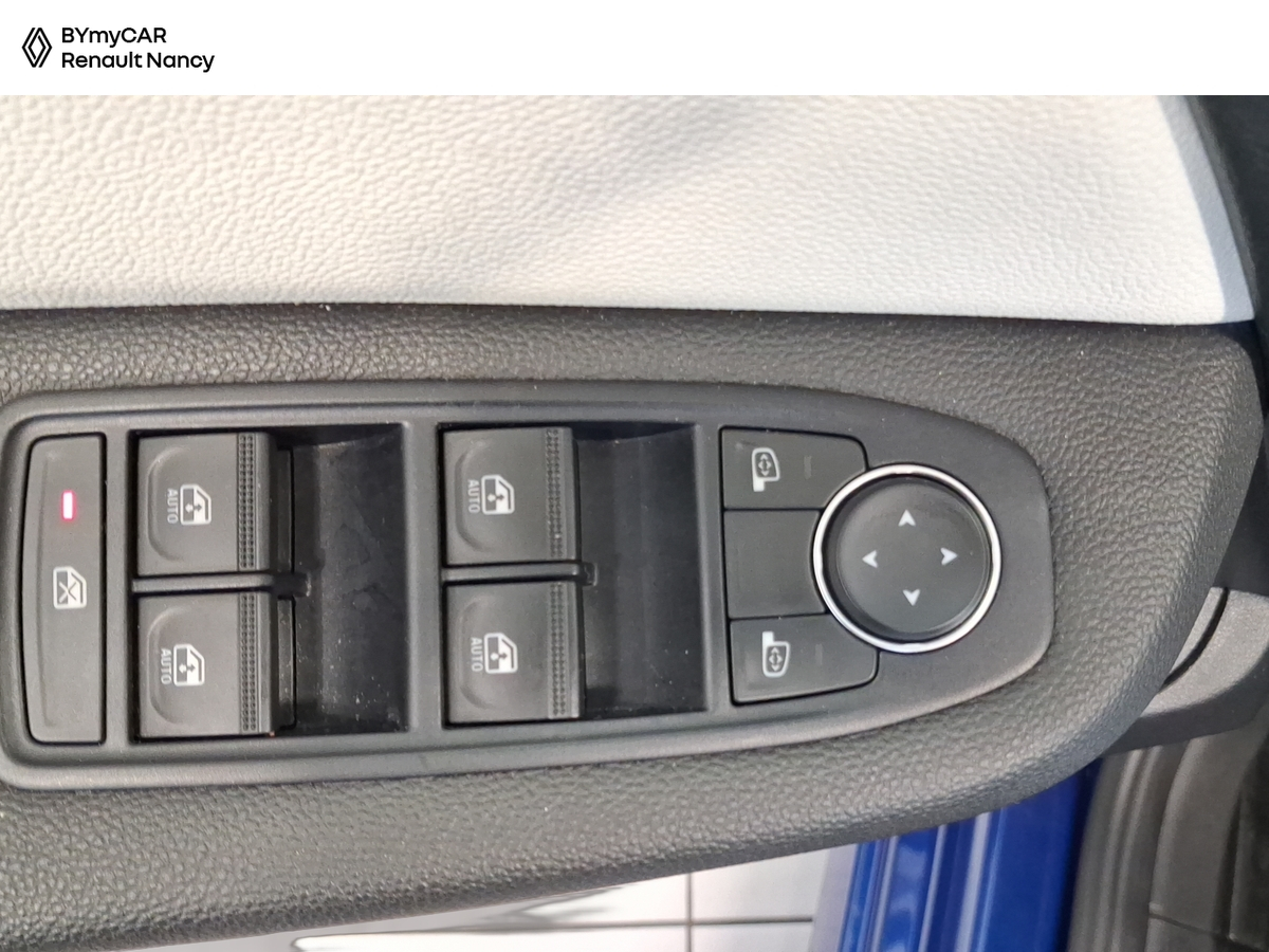 Renault Clio TCe 90 — photo 17