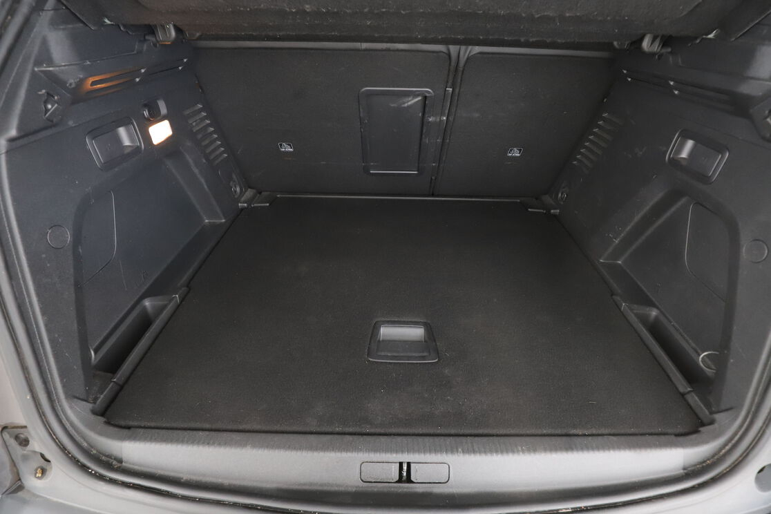 Peugeot 3008 1.5 Blue-HDi GT EAT8 — photo 16