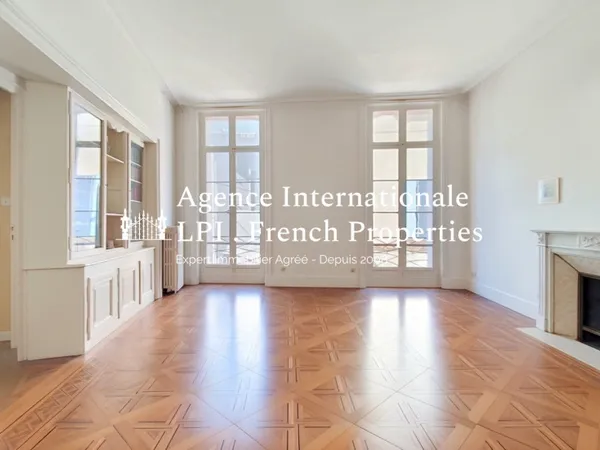 Appartement bourgeois 7 pièces 186 m²