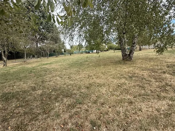 A VENDRE - TERRAIN A BATIR - TRAINOU