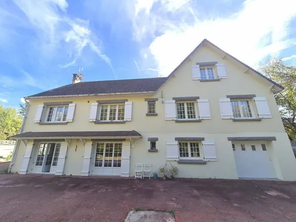 Maison 7 pièces 370 m²