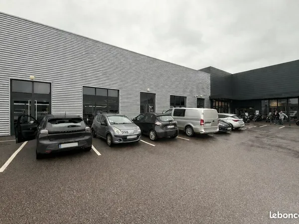 Local commercial 850 m² SAINT-JEAN-DU-CARDONNAY