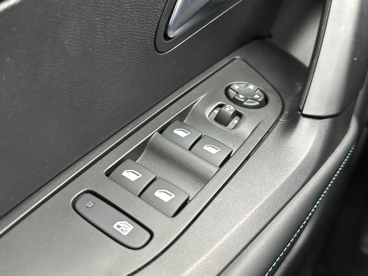 Peugeot 2008 puretech 130 s&s bvm6 allure — photo 15