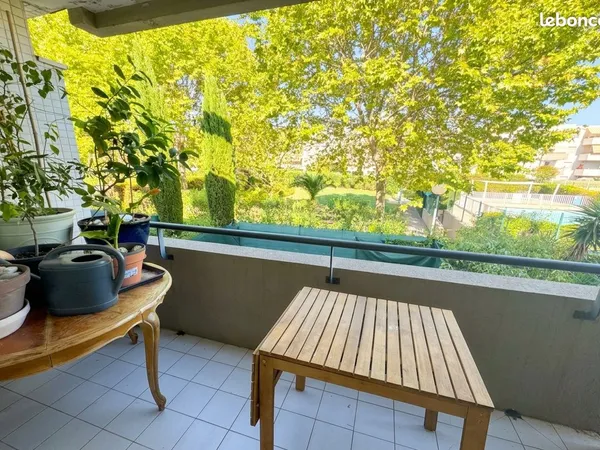 Direct Particulier - Appartement 3 pièces - climatisation, balcon, piscine, parc arboré, gardien, pa