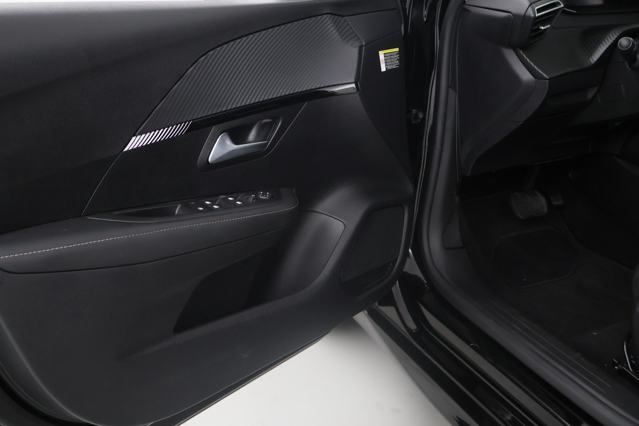 Peugeot 208 — photo 16
