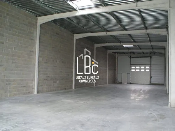 Local commercial 225 m²