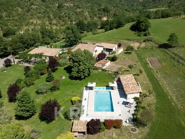 Domaine d'exception de plus de 280 hectares - Haute Provence -