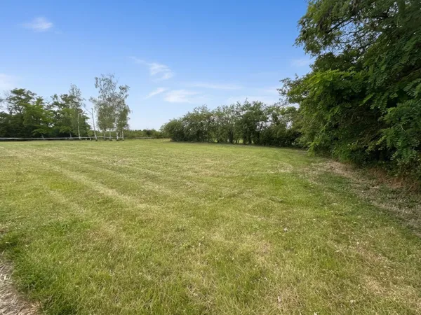 Terrain constructible de 796 m² viabilisé - Calme absolu proche Blois