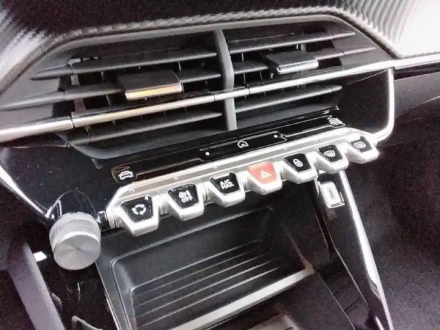 Peugeot 2008 100 s&amp;s bvm6 — photo 35