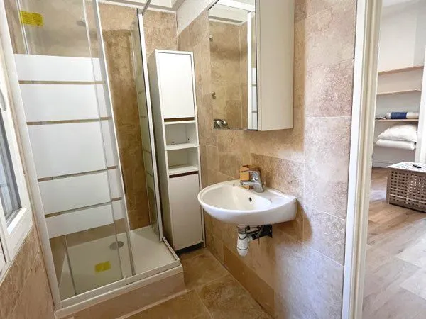Studio meublé à louer à l'année - 17 m² avec petit extérieur
