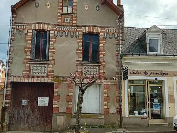 VENDS IMMEUBLE à MONNAIE