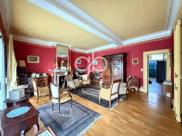 Maison de ville 6 pièces 179 m2 avec véranda 23 m2 et jardin