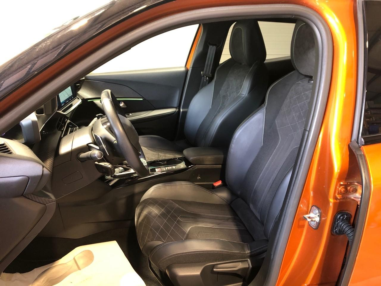 Peugeot 2008 puretech 130 s&s eat8 gt pack — photo 9