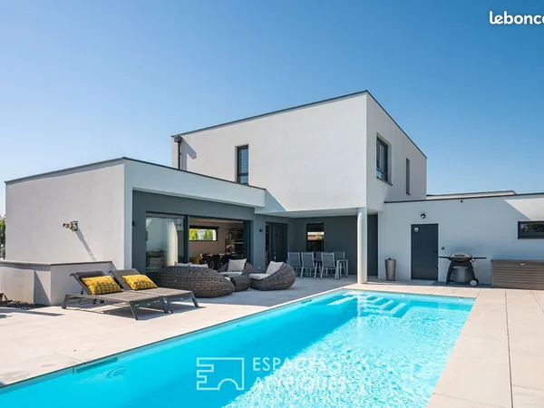 Propriété 6 pièces 268 m²