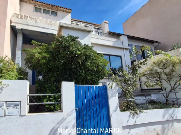 STUDIO MEUBLÉ AVEC TERRASSE ET VUE MER - MARSEILLE 13008