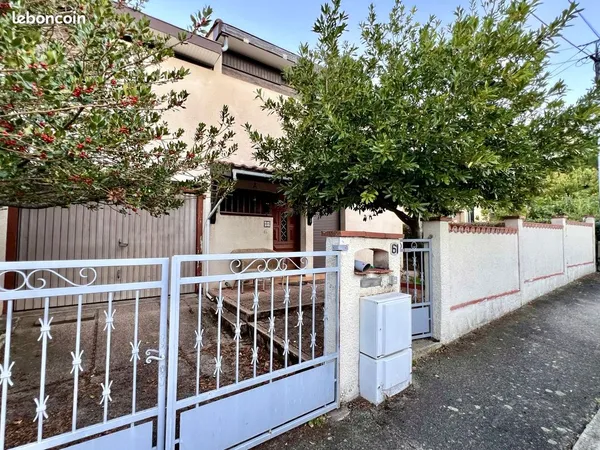 Montrabé. Maison 4 chambres avec jardin intime et arboré. Un beau potentiel à optimiser