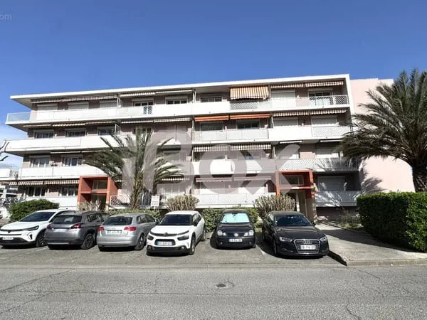 Le pradet proche centre-ville : appartement type 3 en dernier étage